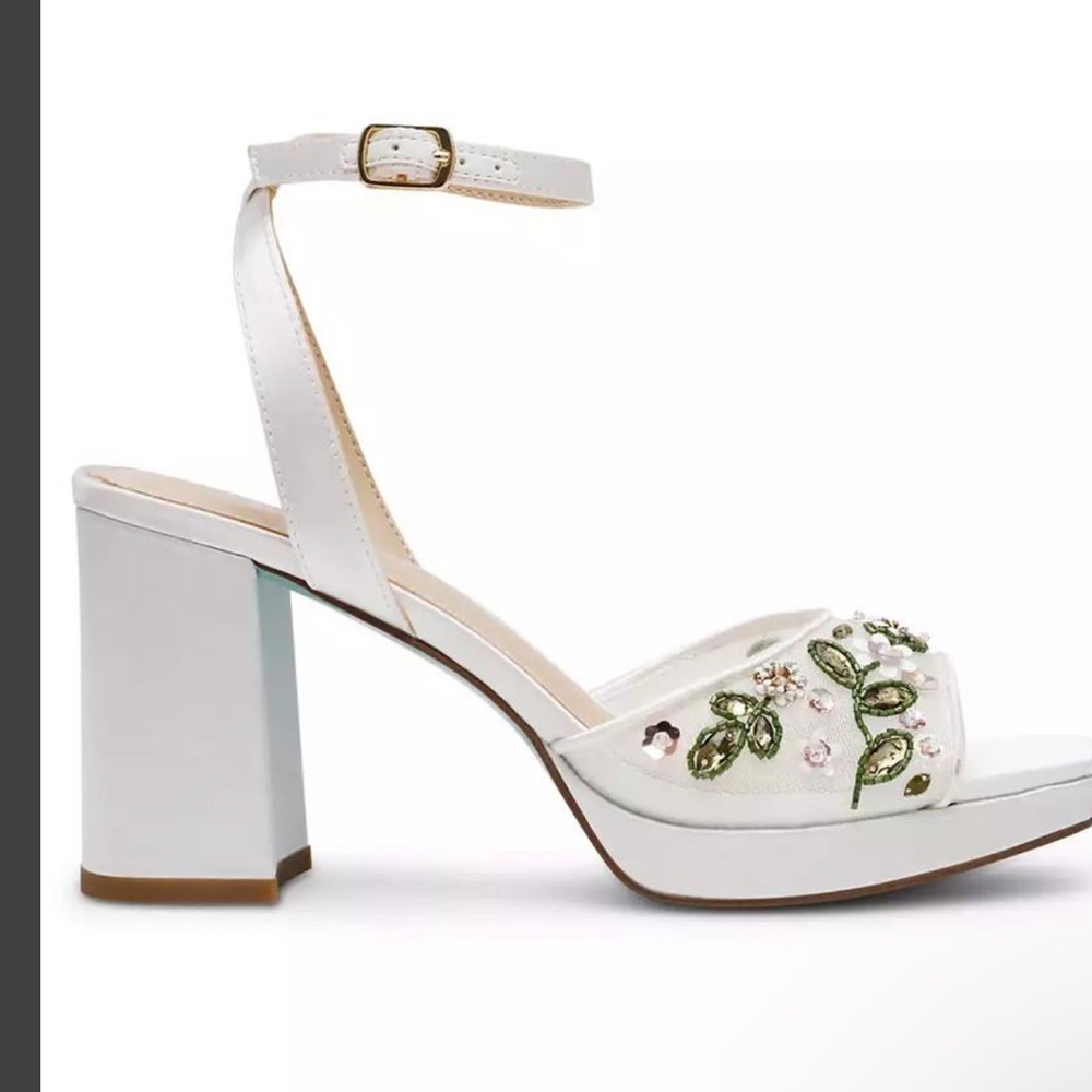 Betsey Johnson Kirra Ivory Beaded Block Heel Sandals Sz 9.5 Bridal Wedding Prom - Picture 2 of 10